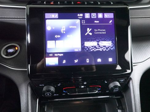 Used 2024 Jeep Grand Cherokee L Altitude image 17