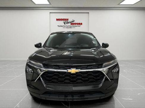 Used 2026 Chevrolet Trax LS FWD image 2