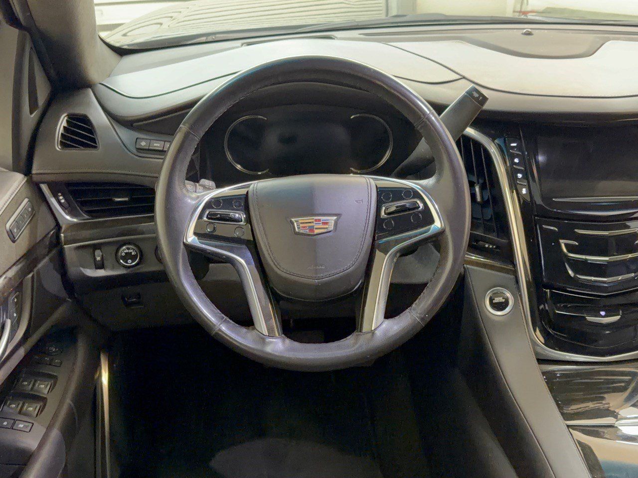 Used 2019 Cadillac Escalade ESV Platinum AWD/4WD image 10