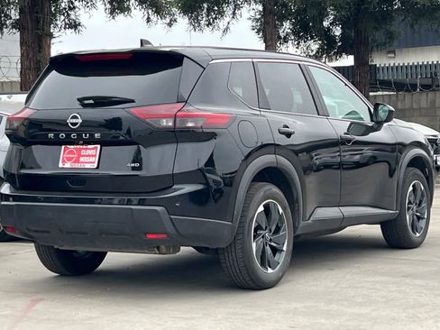 Certified 2025 Nissan Rogue SV image 3