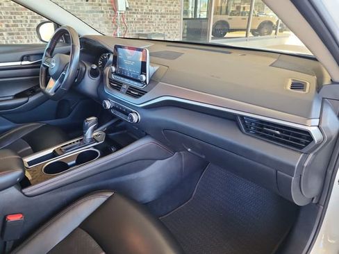 Used 2024 Nissan Altima 2.5 SR image 13