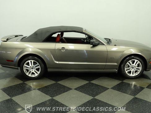 Used 2005 Ford Mustang Cobra RWD image 13