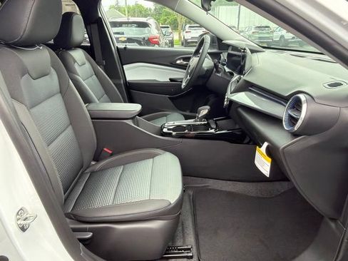 Used 2026 Chevrolet Trax LT w/ Driver Confidence Package FWD image 16