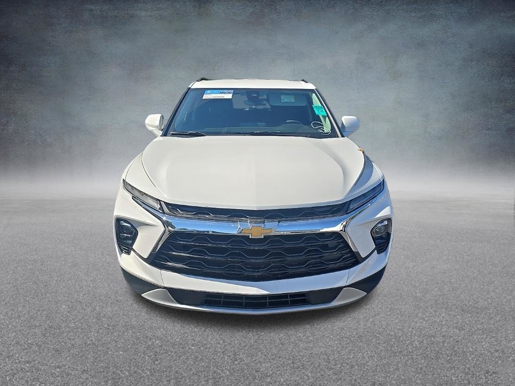 Used 2025 Chevrolet Blazer LT w/ Convenience Package FWD image 3
