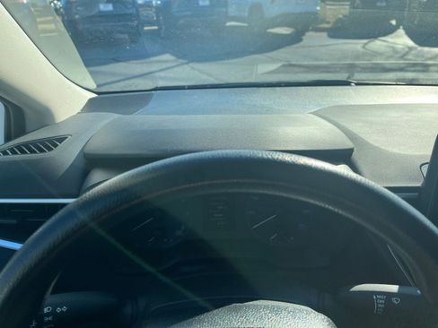 Used 2025 Toyota Corolla LE image 28