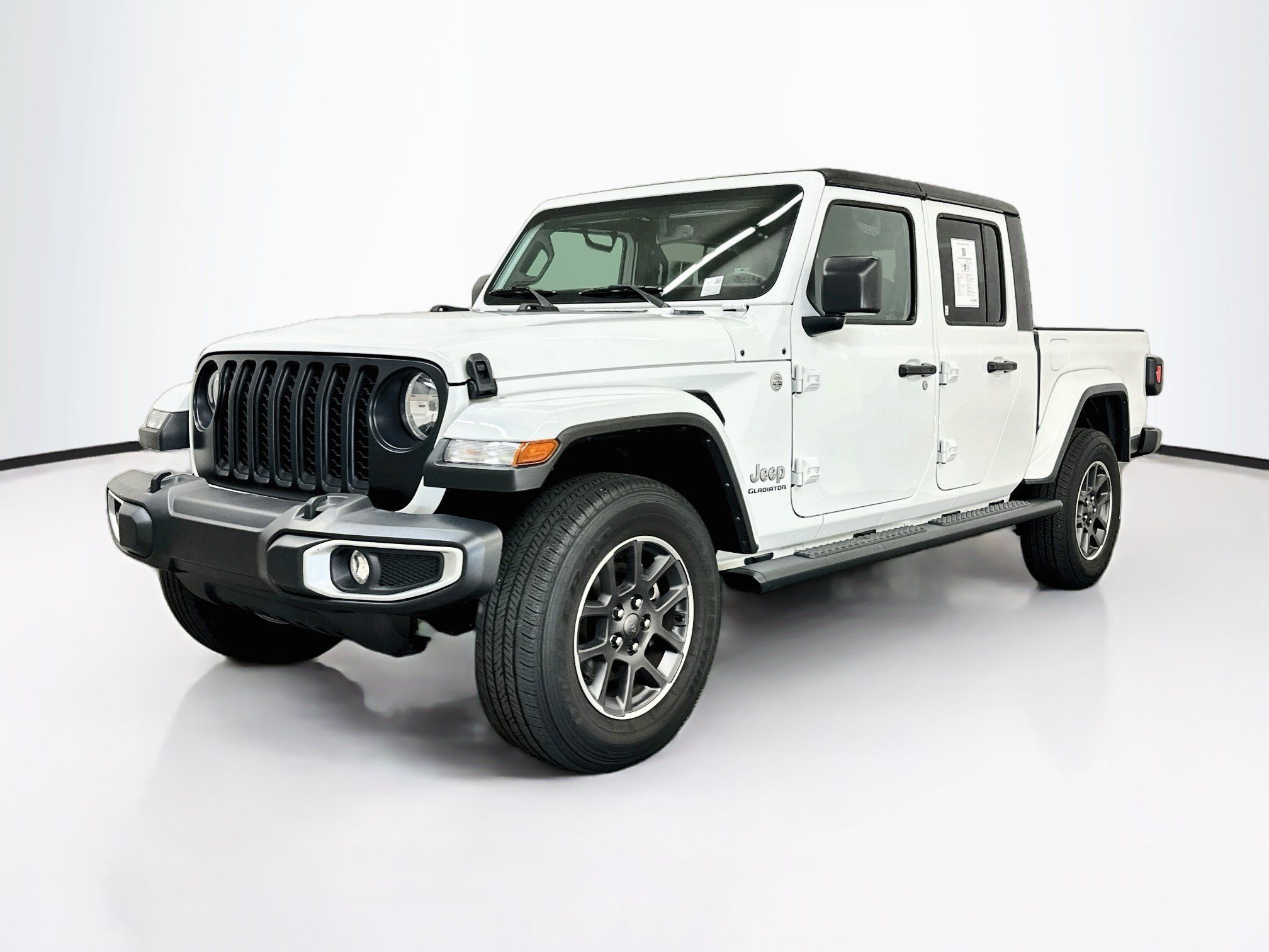 Used 2022 Jeep Gladiator Overland w/ Cold Weather Group AWD/4WD image 3