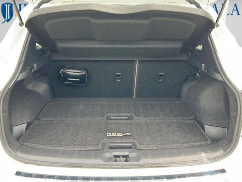 Used 2021 Nissan Rogue Sport SV w/ Technology Package FWD image 12