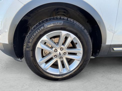 Used 2017 Ford Explorer XLT image 28