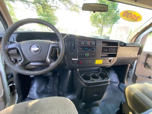 Used 2009 Chevrolet Express 1500 RWD image 15