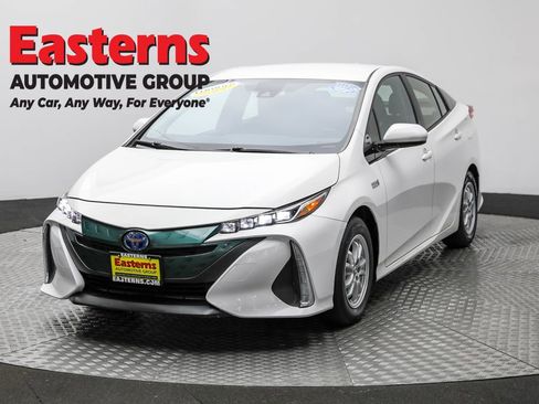 Used 2018 Toyota Prius Prime Plus image 2