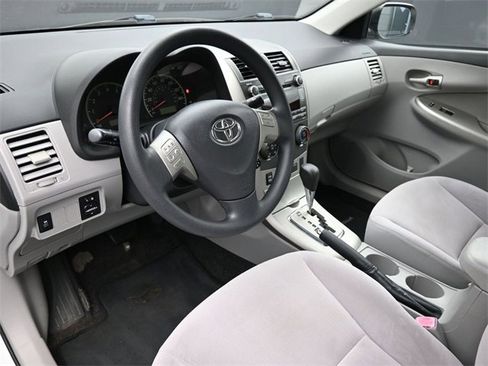 Used 2011 Toyota Corolla LE image 16