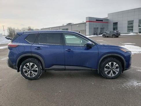 Used 2022 Nissan Rogue SV image 4