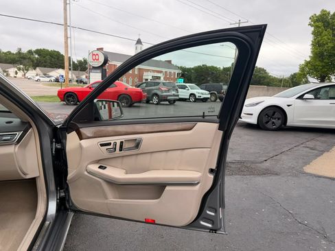 Used 2014 Mercedes-Benz E 350 Sedan image 32
