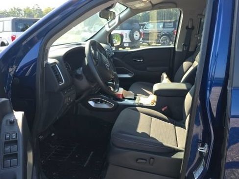 Used 2022 Nissan Frontier SV AWD/4WD image 12