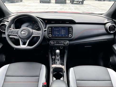 Used 2024 Nissan Kicks SR w/ SR Premium Package FWD image 15