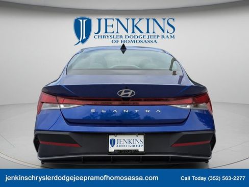 Used 2024 Hyundai Elantra SEL FWD image 5