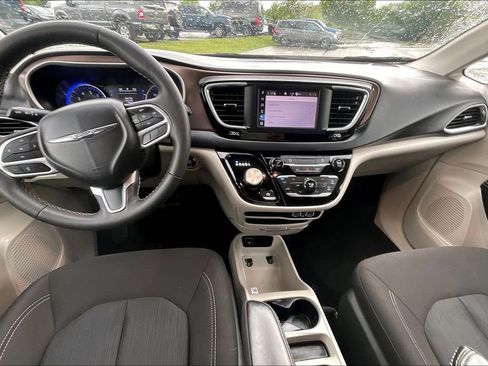 Used 2023 Chrysler Voyager LX FWD image 15