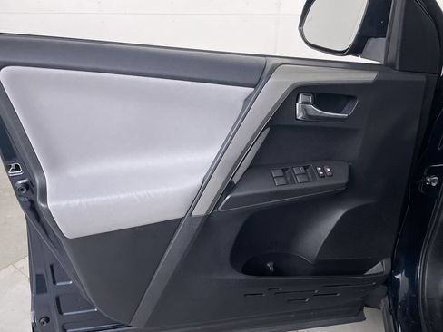 Used 2017 Toyota RAV4 XLE AWD/4WD image 10