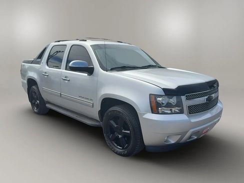 Used 2012 Chevrolet Avalanche LT w/ All-Star Edition AWD/4WD image 2