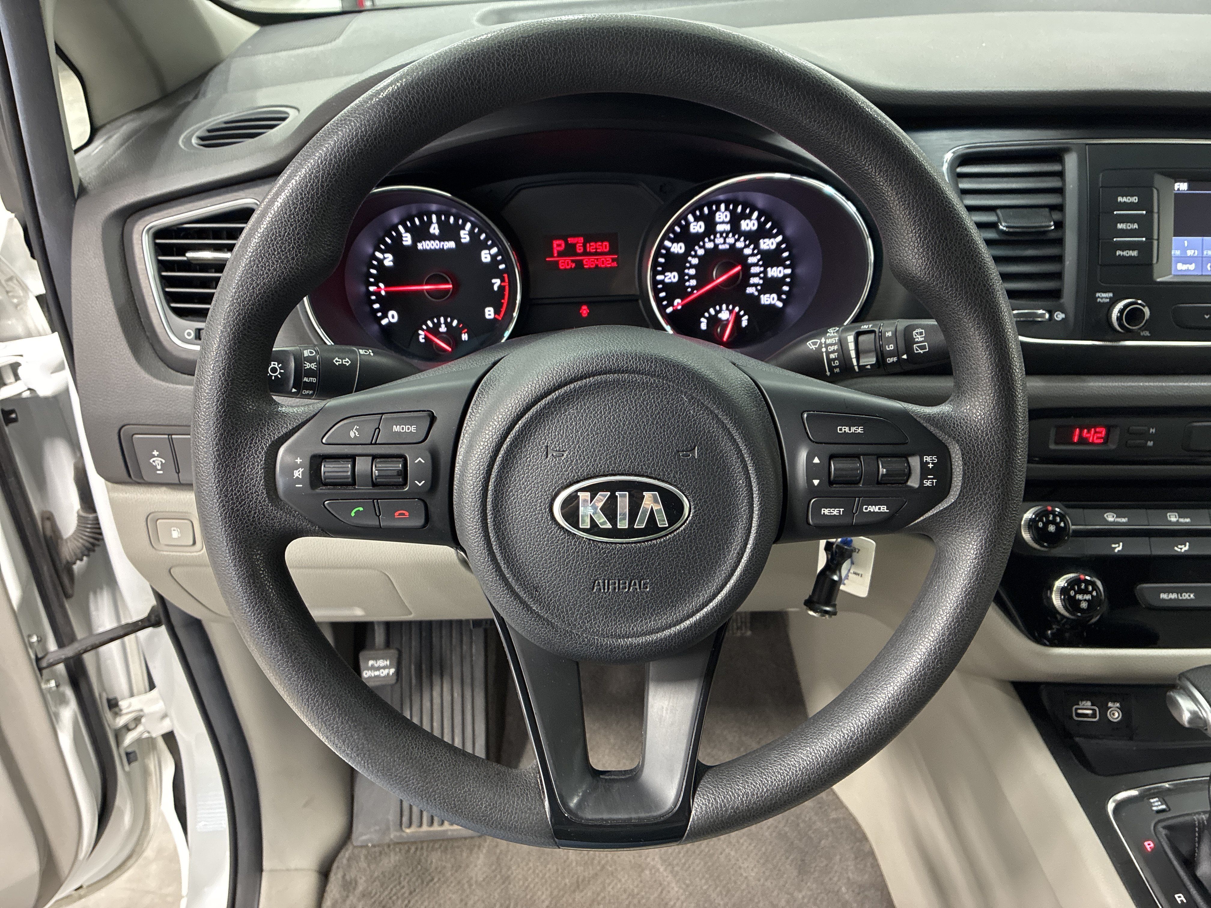 Used 2018 Kia Sedona LX FWD image 24