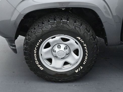 Used 2019 Toyota Tacoma SR w/ SR Convenience Package AWD/4WD image 30