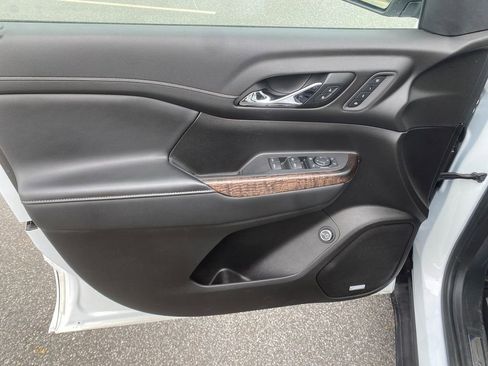 Used 2021 GMC Acadia Denali w/ Denali Ultimate Package image 11