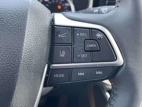 Used 2024 Toyota Highlander XLE image 29