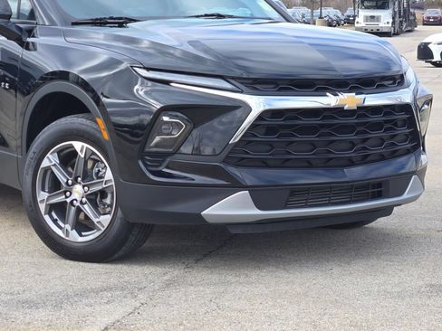 Used 2023 Chevrolet Blazer LT w/ Driver Confidence Package AWD/4WD image 2
