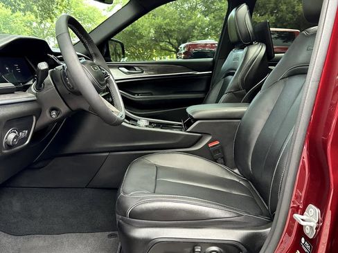 Used 2023 Jeep Grand Cherokee L Overland w/ Rear Seat Video Group I image 10