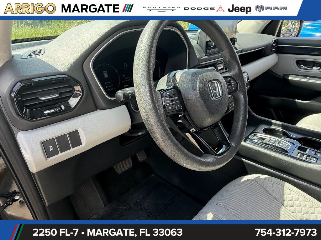 Used 2023 Honda Pilot LX image 10