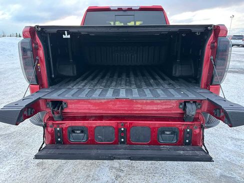 Used 2021 GMC Sierra 1500 AT4 w/ Technology Package AWD/4WD image 14