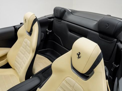 Used 2026 Ferrari Roma Spider RWD image 9