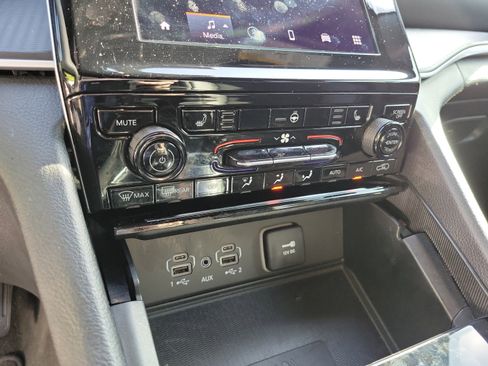 Certified 2025 Jeep Grand Cherokee Altitude AWD/4WD image 19
