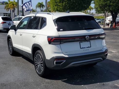 Used 2025 Volkswagen Taos SE image 3