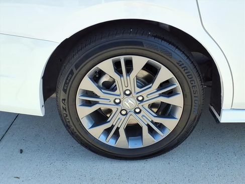 Used 2025 Honda Odyssey Touring image 13
