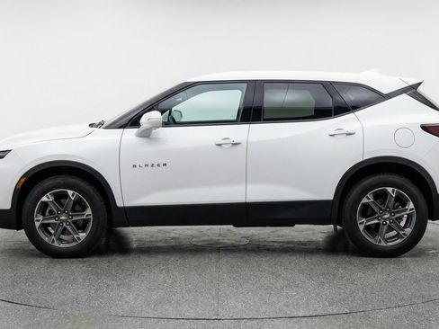 Used 2025 Chevrolet Blazer LT FWD image 5