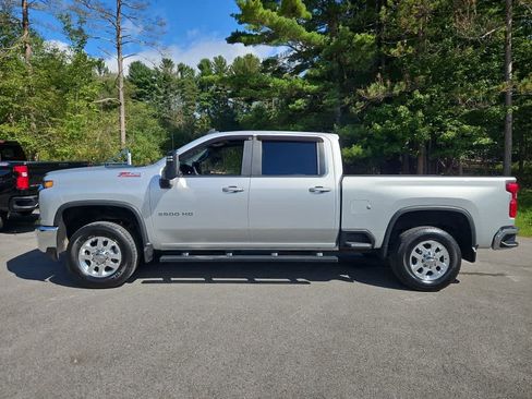 Used 2021 Chevrolet Silverado 2500 LT w/ Convenience Package AWD/4WD image 2