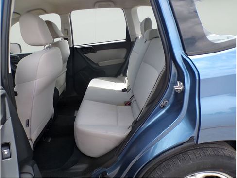 Used 2016 Subaru Forester 2.5i AWD/4WD image 13