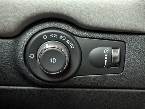 Used 2021 Dodge Durango R/T w/ Technology Group RWD image 10
