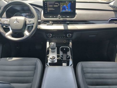 Used 2025 Mitsubishi Outlander SE FWD image 17