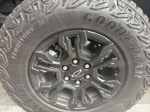 Used 2025 Chevrolet Silverado 1500 ZR2 w/ Technology Package image 14