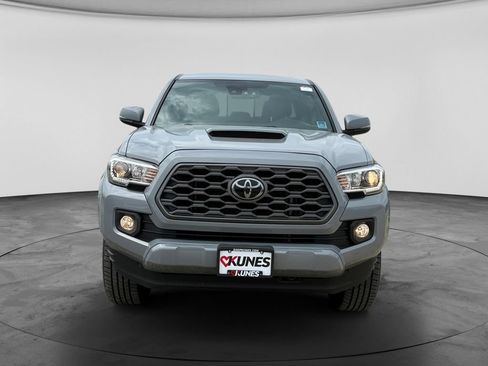 Used 2021 Toyota Tacoma TRD Sport w/ TRD Premium Sport Package AWD/4WD image 4
