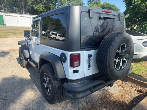 Used 2018 Jeep Wrangler Sport AWD/4WD image 4
