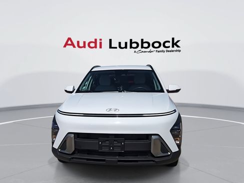 Used 2025 Hyundai Kona SEL FWD image 3