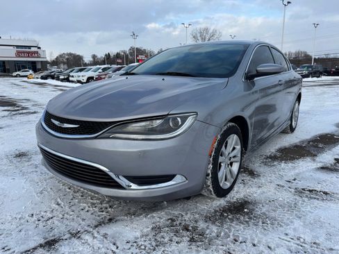 Used 2015 Chrysler 200 Limited image 1