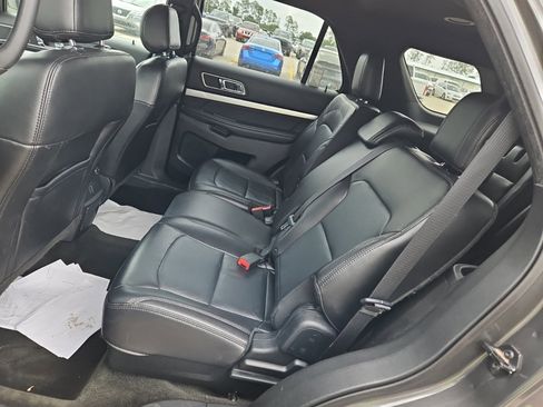 Used 2017 Ford Explorer XLT w/ Equipment Group 202A image 11