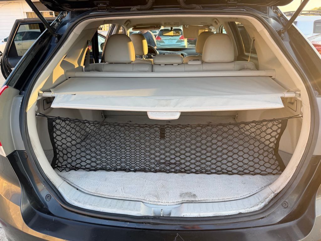 Used 2011 Toyota Venza w/ Leather Pkg FWD image 12