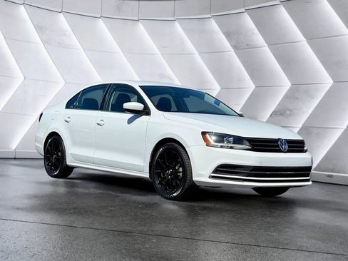 Used 2017 Volkswagen Jetta S w/ Jetta S Cold Weather Package FWD image 3