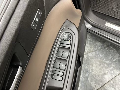 Used 2017 GMC Acadia Limited SLT AWD/4WD image 9