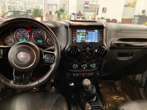 Used 2015 Jeep Wrangler Unlimited Sahara w/ Dual Top Group image 20